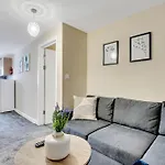 Luxury Apartment 8 Minutes From Heathrow