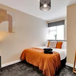 Luxury Apartment 8 Minutes From Heathrow
