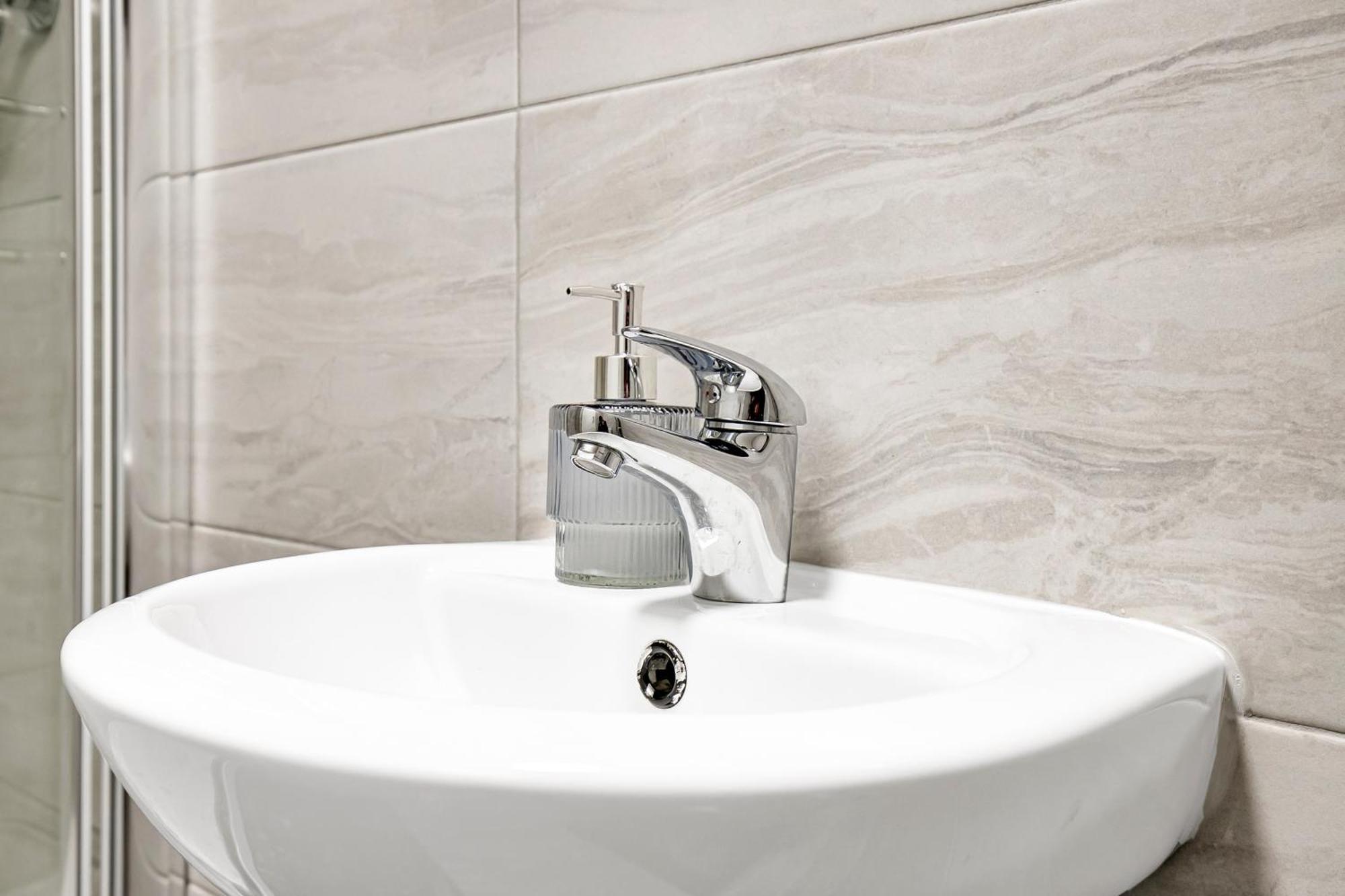 Luxury 8 Minutes From Heathrow *