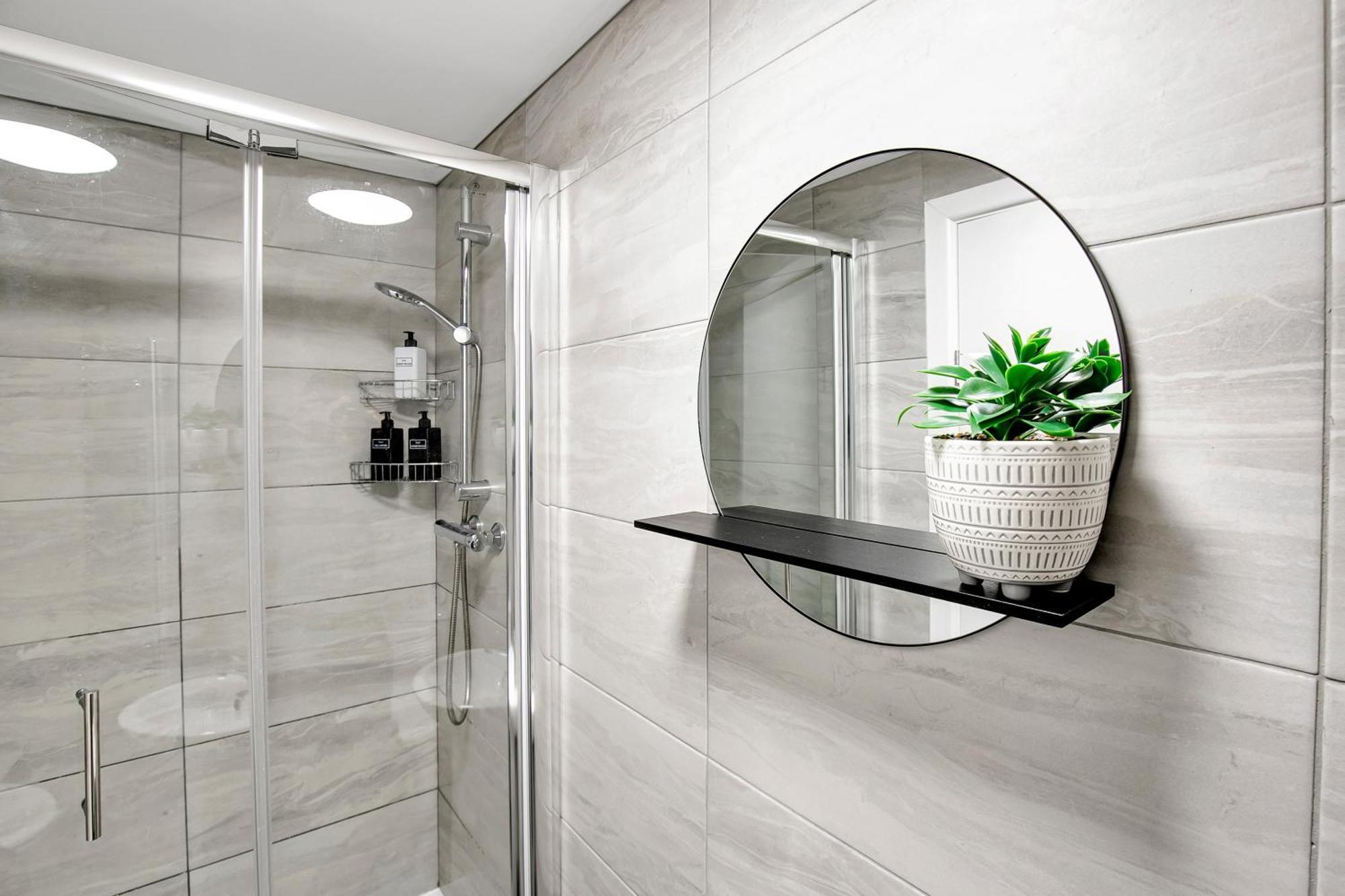 Luxury 8 Minutes From Heathrow Apartment *