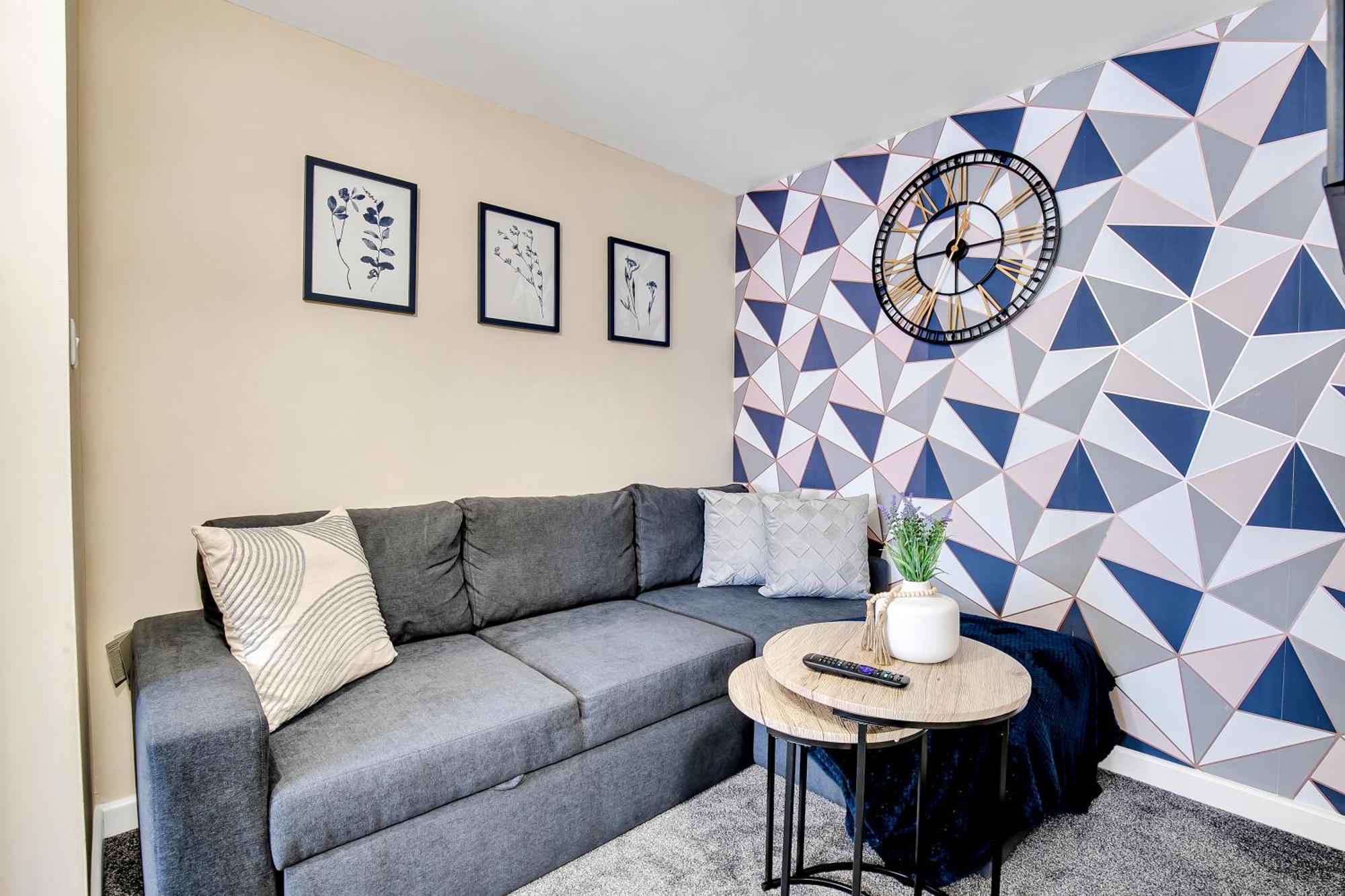 Luxury 8 Minutes From Heathrow Apartment *